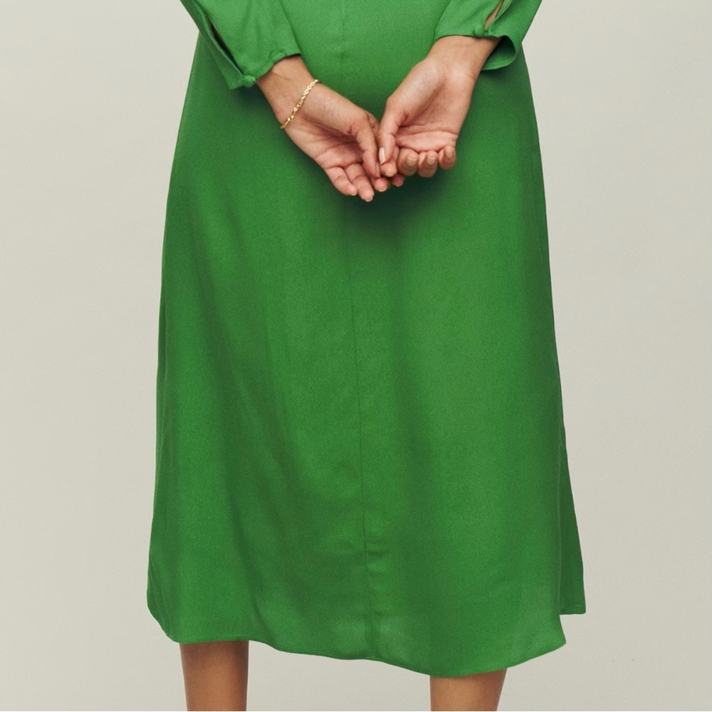 ๐ Reformation, Kelly Green Freda Ruched Midi Dress - Picture 11 of 16